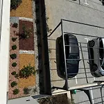 Apartment New Luxury Air-conditioned Apartment, With Jacuzzi, Free Parking And Gardens