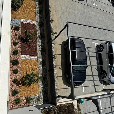 Lejlighed New Luxury Air-conditioned Apartment, With Jacuzzi, Free Parking And Gardens