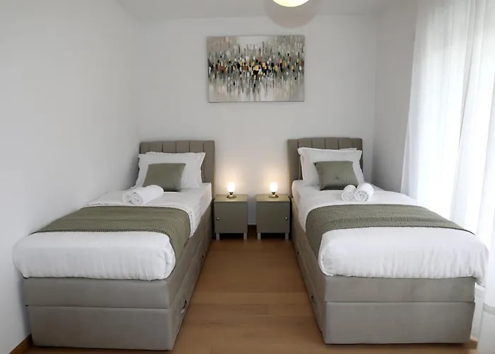 New Luxury Air-conditioned Apartment, With Jacuzzi, Free Parking And Gardens * Pula